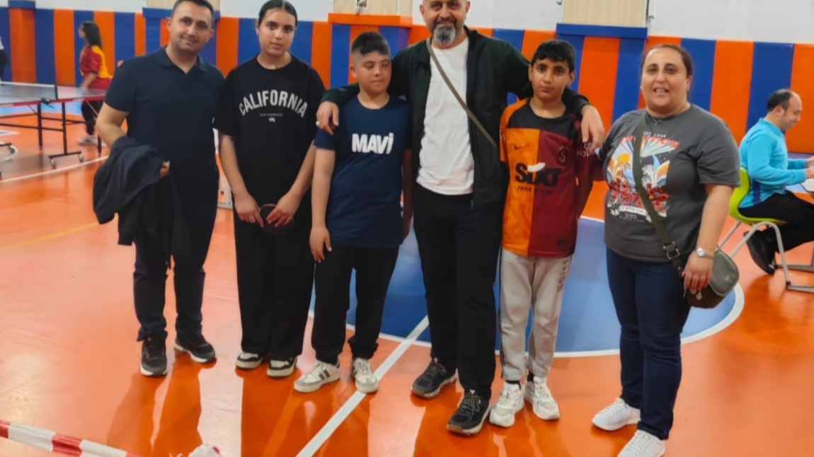 İLÇEDE DÜZENLENEN MASA TENİSİ TURNUVASINA ÖĞRENCİLERİMİZLE KATILDIK.
